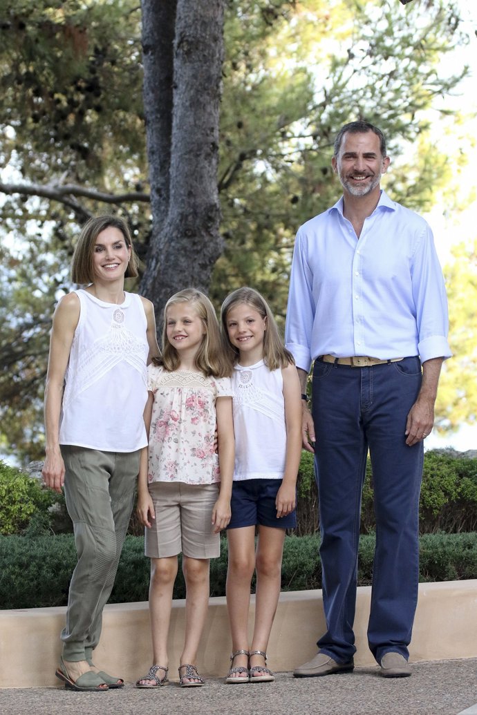 Letizia y Felipe con sus hijas las Infantas