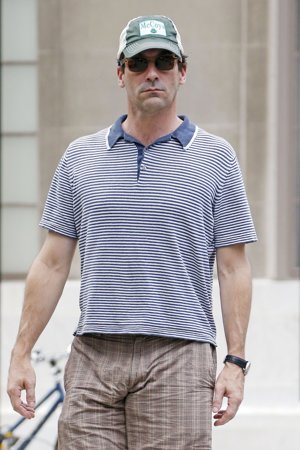 John Hamm, actor de Mad Men es un habitual de ir sin calzoncillos, O era, porque en las últimas fotos el actor no muestra su poderío