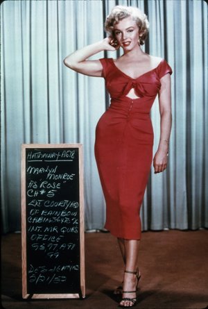 Marilyn Monroe confesó que ella dormía solo con unas gotitas de Chanel Nº5... y sin ropa