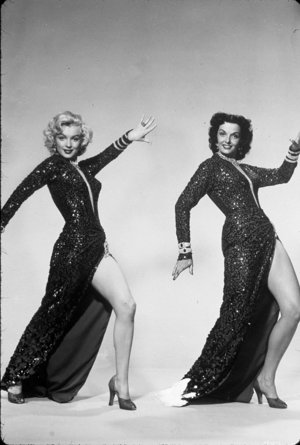 Marilyn Monroe fue un icono de la época. En aquellos años, la rubia y Jane Russell ya aparecían con escotes de vértigo sin lencería