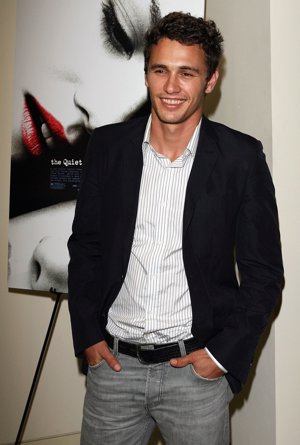 Un libro desvela que el actor James Franco, no utiliza ropa interior en su día a día. Pero de él tan guapo como excéntrico, nos esperamos cualquier cosa