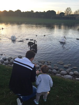 Martín Casillas con su papá, Iker Casillas, en Madrid