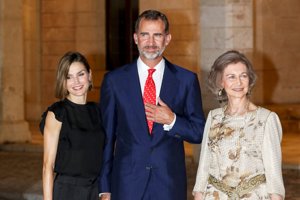 Representantes de la Familia Real en el Palacio Real de la Almudaina de Mallorca