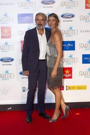 Imanol Arias y su novia Irene Maritxell