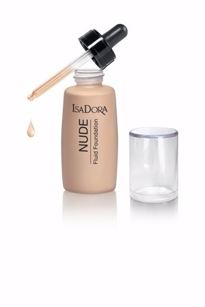 Para conseguir el Strobing: Isadora Nude Fluid Foundation, exclusiva en Douglas 24,95e