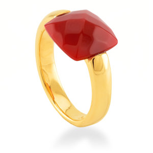 Anillo de plata dorada y coral, de Luxenter 79,90 €