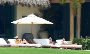 Kendall Jenner y sus divertidas vacaciones en moto de agua