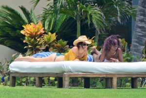 Kendall Jenner y sus divertidas vacaciones en moto de agua