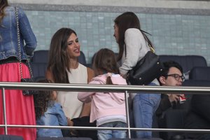 Sara Carbonero causa sensación en Oporto: ¡Quiero una foto contigo!