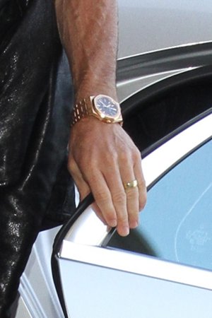 Justin Theroux fin a su luna de miel con Jennifer Aniston y presume de anillo