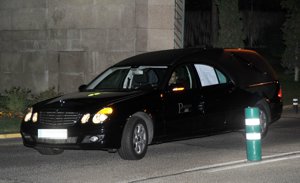 El féretro de Lina Morgan llega solo al tanatorio para ser incinerada