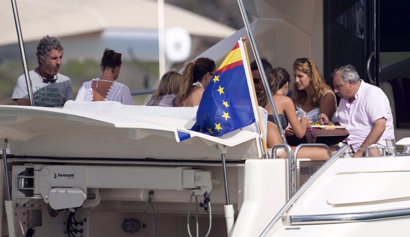 Eugenia Martínez de Irujo con amigos en Ibiza