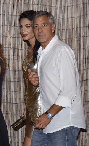 George Clooney y Amal Alamuddin derrochan simpatía en Ibiza