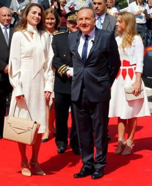 Rania de Jordania presume de su hija Iman en Francia