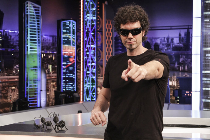 El hombre de negro, colaborador de El Hormiguero