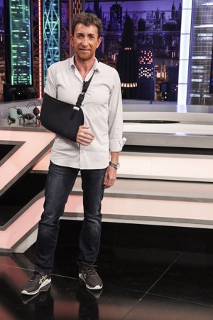 Pablo Motos, presentador de 'El Hormiguero', con el brazo en cabestrillo