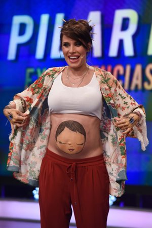 Pilar Rubio muestra su tripa de embarazada y juega al despiste: ¿niño o niña?