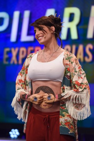 Pilar Rubio muestra su tripa de embarazada y juega al despiste: ¿niño o niña?