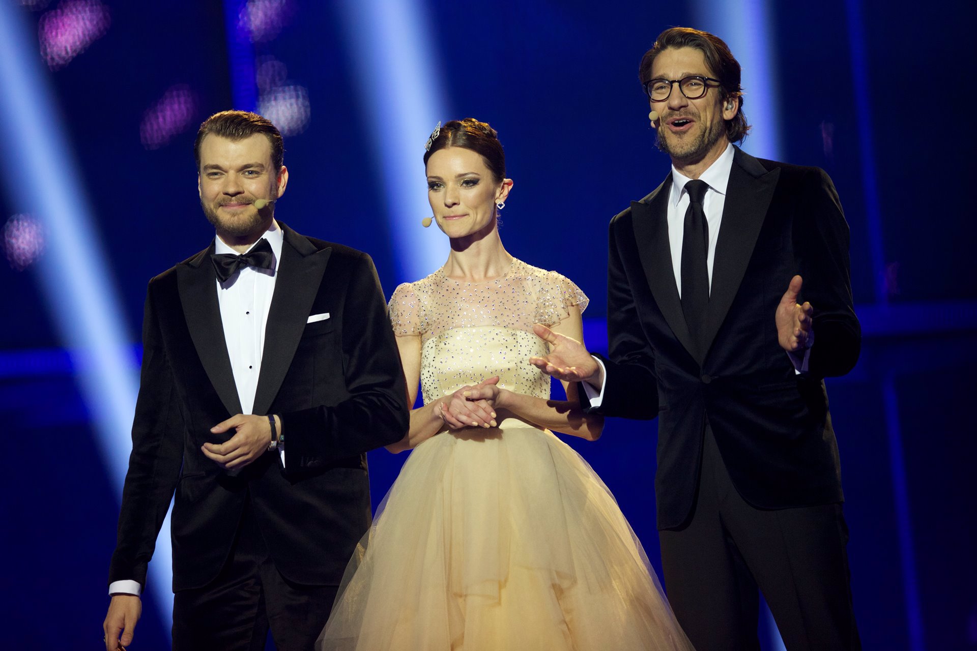 Eurovisión 2014: Pilou Asbaek junto a  Lise Ronne and Nikolaj Koppel 