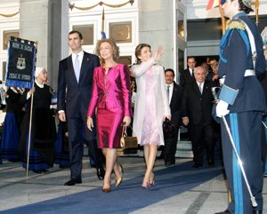 La Reina Letizia con unos peep-toes que lució en los Premios Príncipe de Asturias cuando corría el años 2006, pero que esos... no nos gustan tanto...