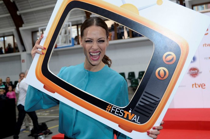 Eva González divertida