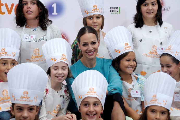 Eva González con los niños de MasterChef Junio