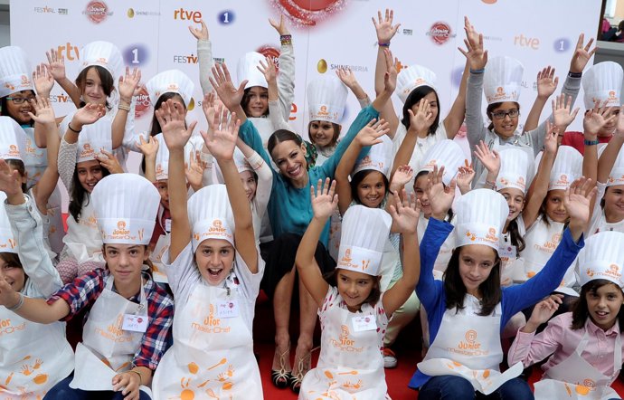 Eva González con los niños de MasterChef Junio