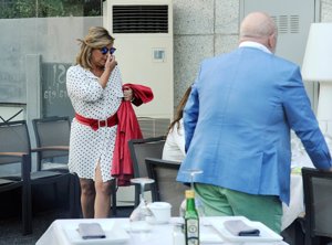 Terelu Campos cena con amigas