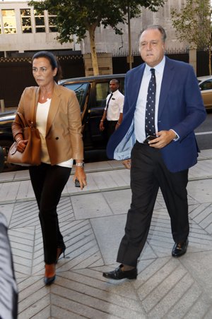 Emotivo funeral en memoria de Isidoro Álvarez