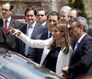 Letizia entregada y atenta