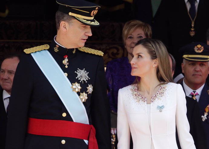 Los Reyes de España el día de la proclamación, miradas cómplices de Letizia