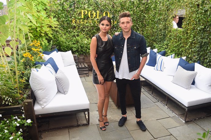 selena gomez brooklyn beckham