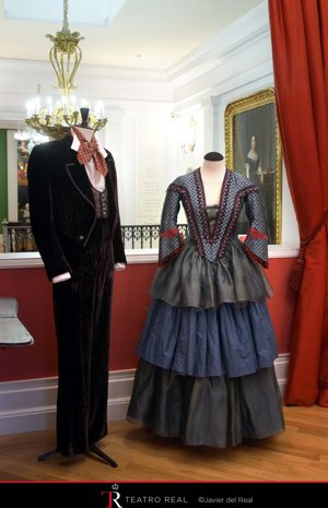 Los trajes del S. XIX del Real en el Museo del Romanticismo