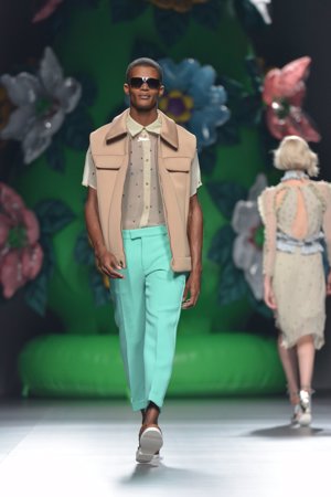 Desfile de Ana Locking