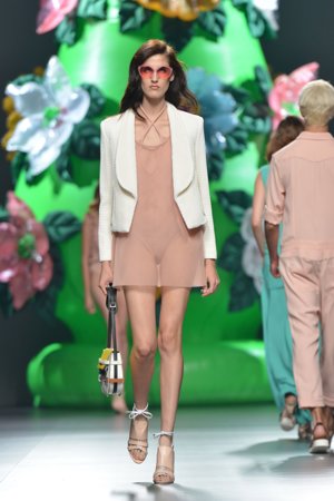 Desfile de Ana Locking