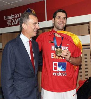 Felipe VI con Felipe Reyes
