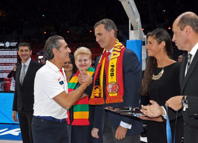 Eurobasket 2015: Sergio Scariolo con el Rey Felipe VI