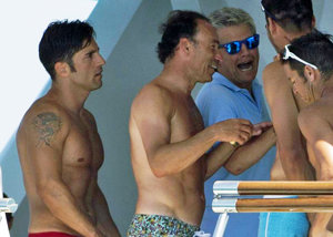 Bustamante gran cuerpo en la playa