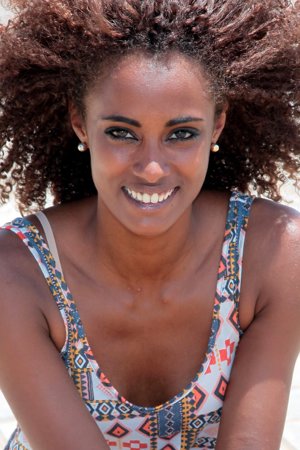 Mar de plástico: ¿Quién es Fara, esa morena cautivadora?