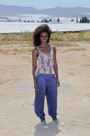 Mar de plástico: ¿Quién es Fara, esa morena cautivadora?