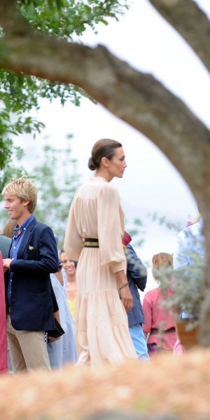 Nieves Alvarez  en la boda de Mencía Alcazar luce el modelo Franky de Mango