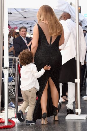 El pequeño Moroccon al lado de su madre