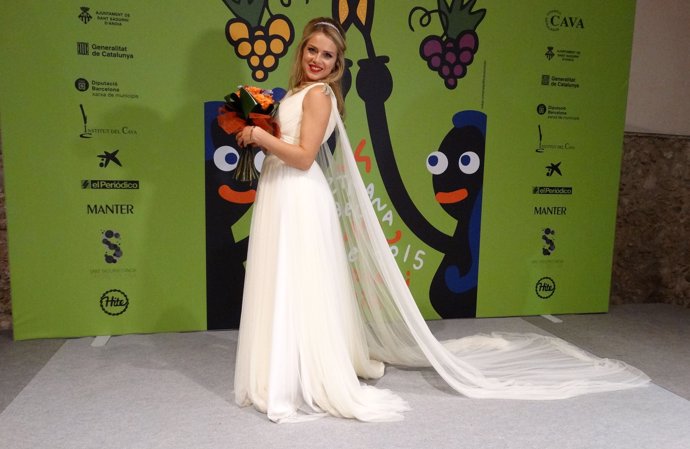 Carla Nieto vestida de novia Reina del Cava 