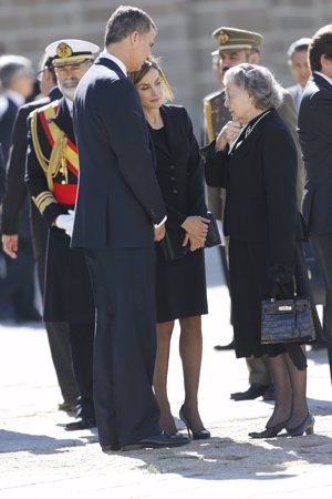 Letizia y Felipe VI dan el pésame a Ana de Orleans