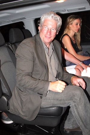 Richard Gere y Alejandra Silva en coche