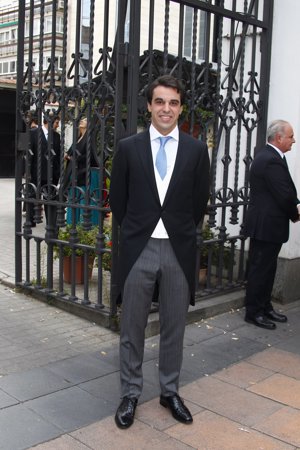 El afortunado novio, Antonio Aparicio