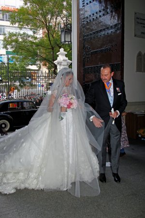 Manuel J. de la Torre acompañó como buen padrino a su hija hasta el altar