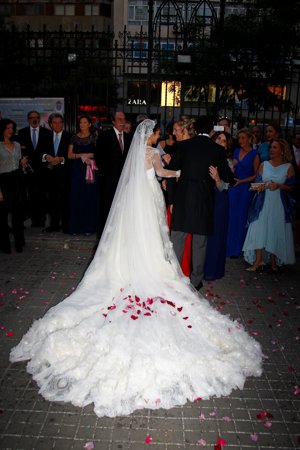 Los novios radiantes de felicidad tras darse el 'sí quiero'