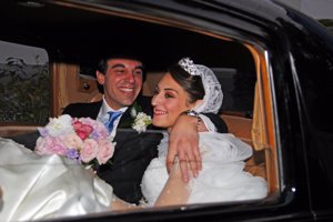 Los novios radiantes de felicidad tras darse el 'sí quiero'