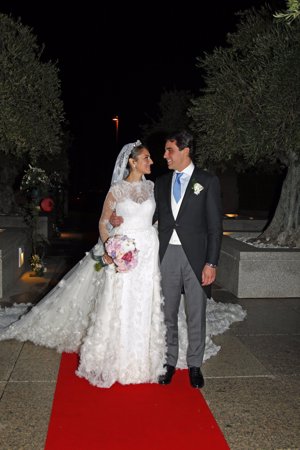 Los novios radiantes de felicidad tras darse el 'sí quiero'